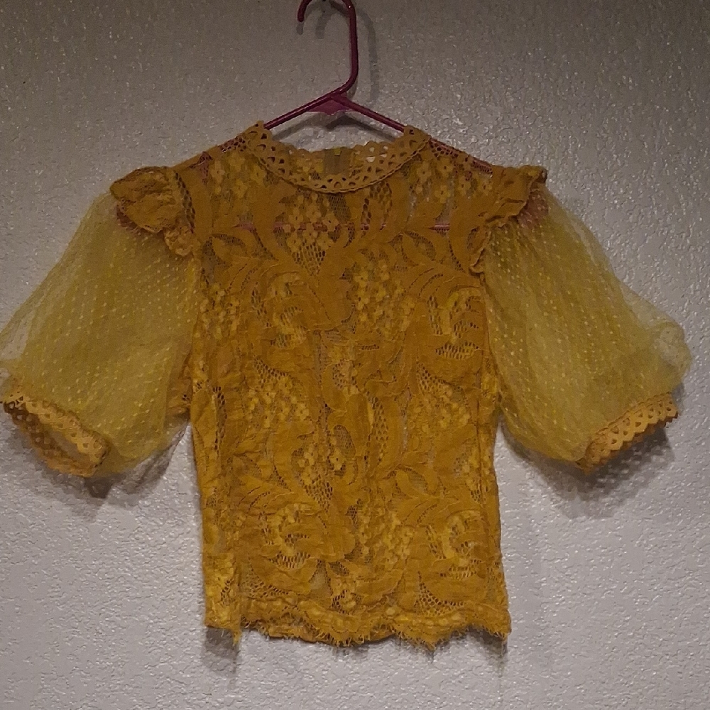 Womans Yellow Lace Puff-Sleeve Top